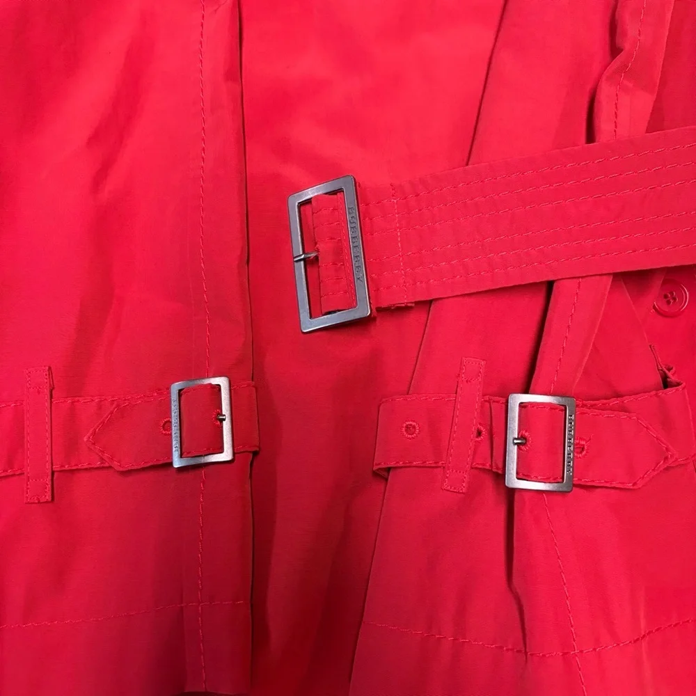Burberry trench coat. - Picture 9 of 16